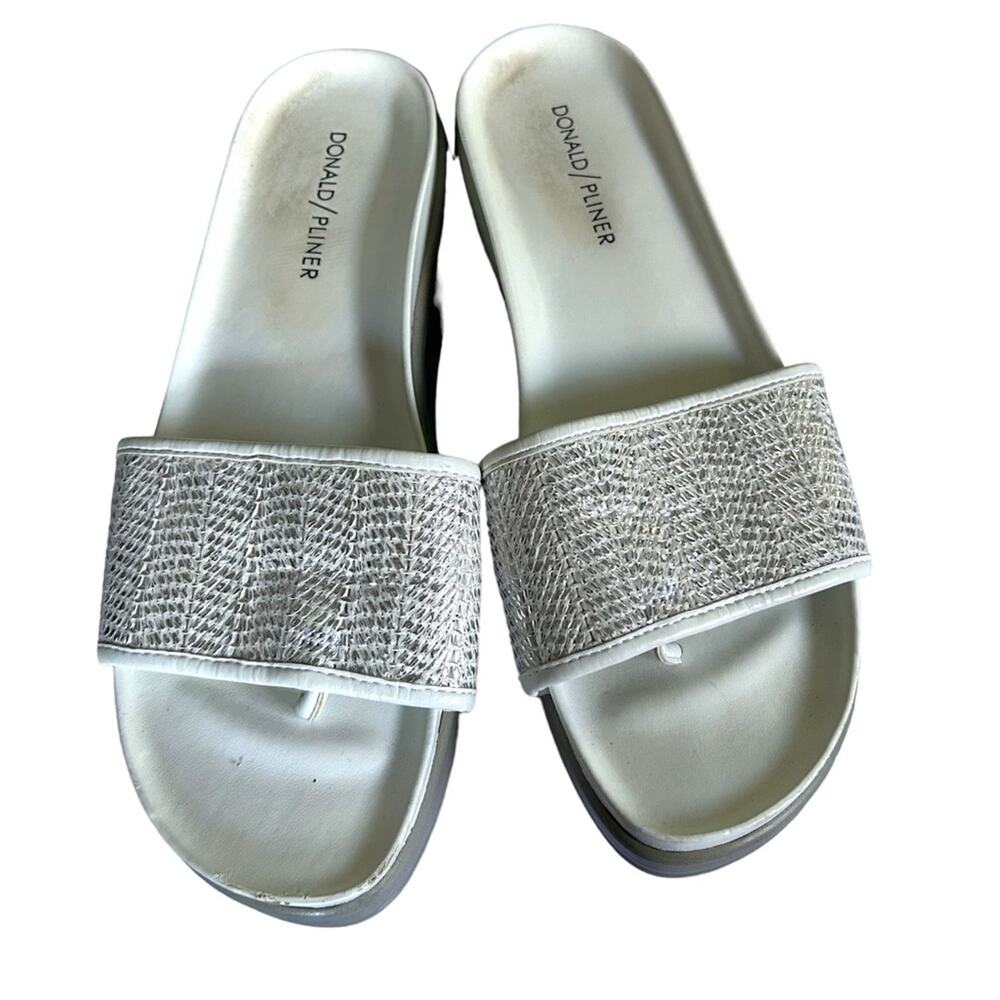 Donald Pliner Fiji White Slip On Sandler Slides Size 9